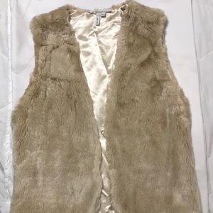 BCBG M/L faux fur vest